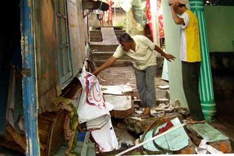 Rumah Rusak Parah Diterjang Banjir Bandang