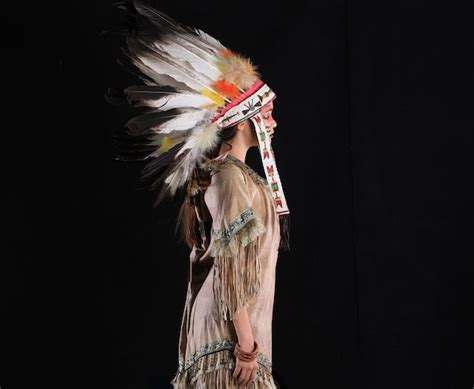 Premium Photo Young Girl Apache In Costume Native American Indian