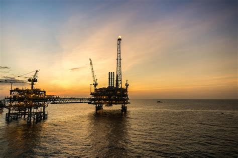 Premium Photo Silhouette Of Oil Production Platform During Sunset At