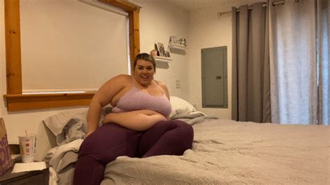 BBW CHLOE Fed Full By My Feeder