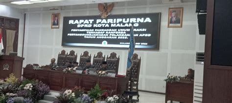 Rapat Paripurna DPRD Kota Malang Penyampaian Pandangan Umum Fraksi