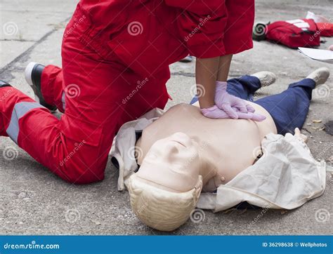 Treinamento Dos Primeiros Socorros Cpr Foto De Stock Imagem De