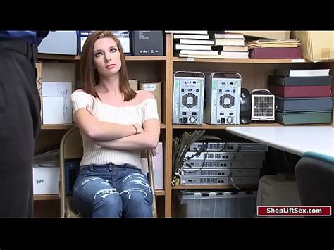 Ladrón se desnuda y se la follan XVIDEOS