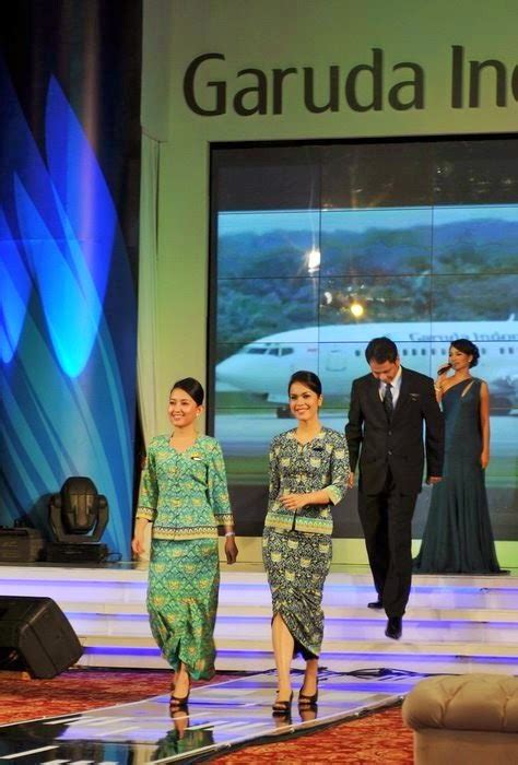 Garuda Indonesia Uniform Fashion Show ~ World stewardess Crews