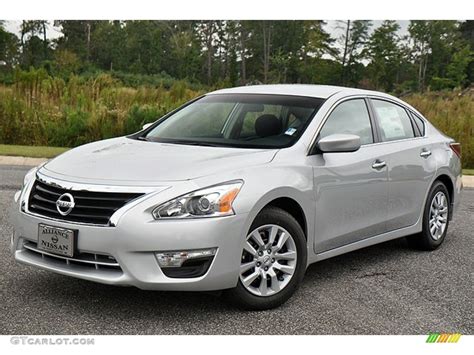 Brilliant Silver Nissan Altima S Photo