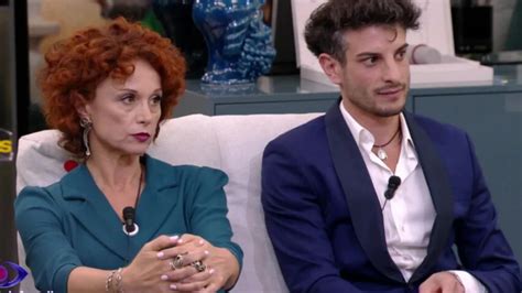 Grande Fratello Beatrice Luzzi Chiude Con Giuseppe Garibaldi Per Me