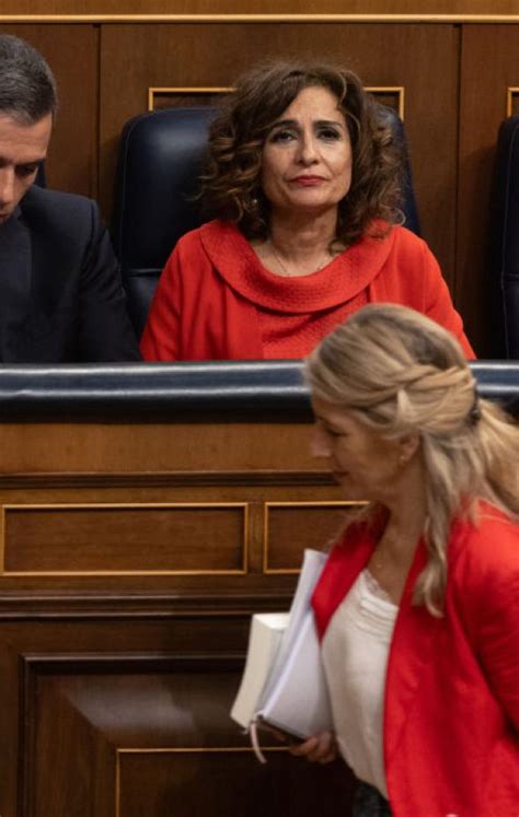 Yolanda Díaz culpa al PSOE de falta de lealtad y exige un debate en