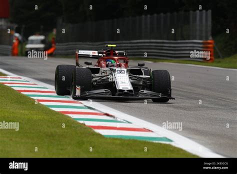 Antonio Giovinazzi Driving The 99 Alfa Romeo Sauber F1 Team Hi Res