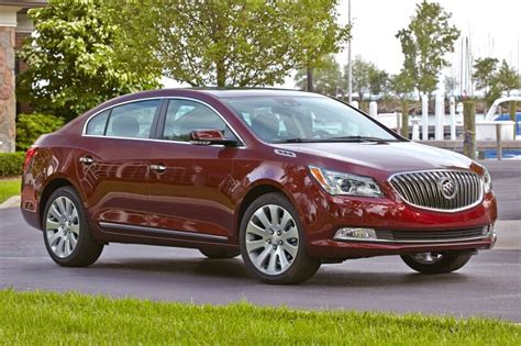 2015 Buick LaCrosse Pictures - 199 Photos | Edmunds