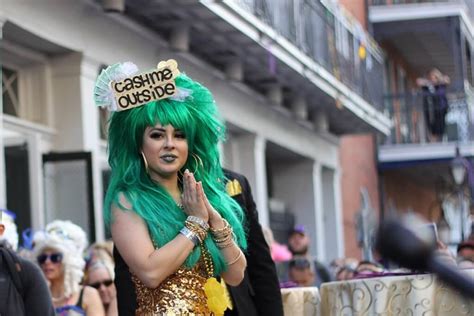 How To Dress For Mardi Gras