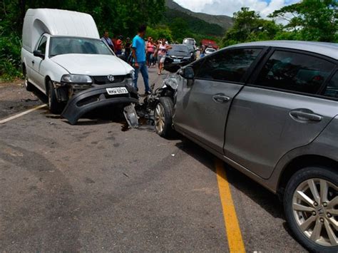 G1 Batida entre quatro veículos deixa 10 feridos ex atleta é uma das