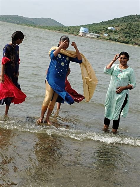 Pin By Laxmirani On Legins In Hot Women Dress Indian Beauty Saree Blouse Designs Silk