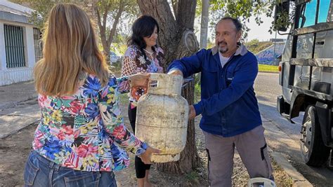 Empezó la entrega de garrafas sociales en los barrios cómo es el