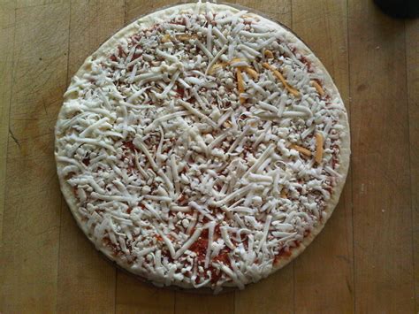 Mozzarella and Cheddar Cheese Pizza – GAWing.com