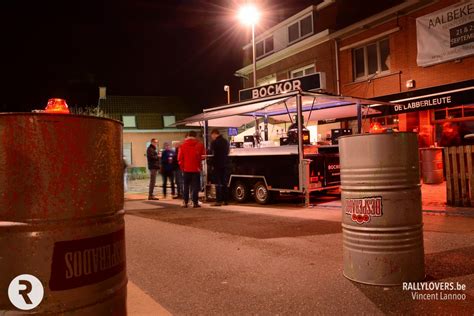 Teams Stellen Wagens Voor Aan De Labberleute Te Aalbeke 6 Uren Van