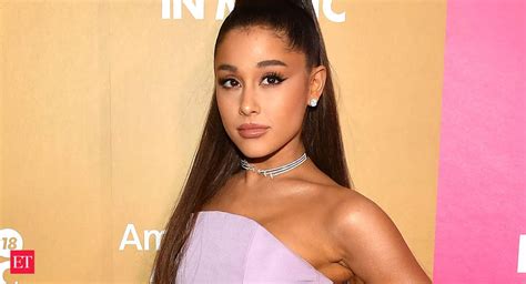 Ariana Grande Turns Blonde For Witch Glindas Role In Wicked Check