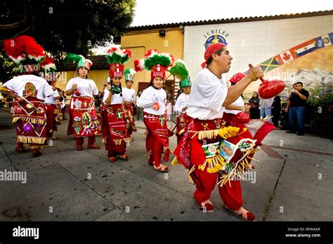 Mexican folk dancers hi-res stock photography and images - Alamy