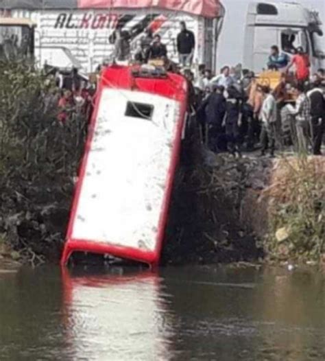 Autobus si ribalta è una tragedia 19 morti e sei feriti TvZap