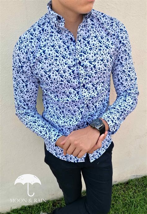 Camisa Blanca Con Flores Azules Ideal Para Una Ocasi N Casual Moon