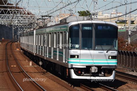 冬晴れの高架区間をゆく東京メトロ南北線9000系 写真素材 6229031 フォトライブラリー Photolibrary