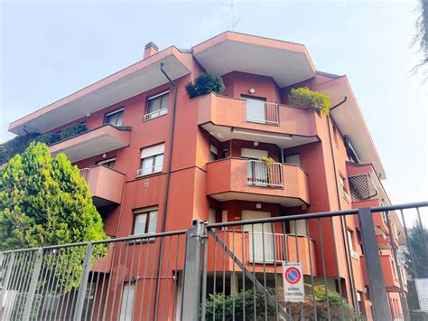 Vendita Appartamento Milano Trilocale In Via Taormina Ottimo Stato