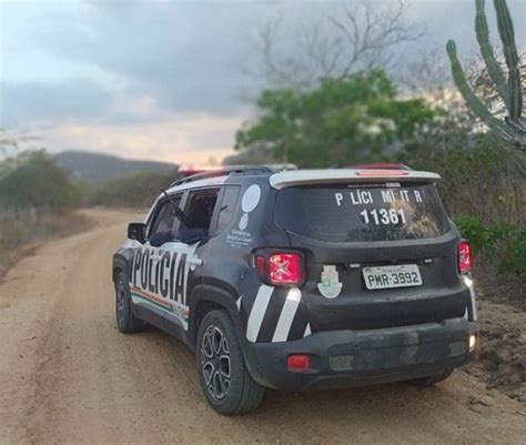 Em noite de terror família é mantida refém enquanto bandidos fazem a