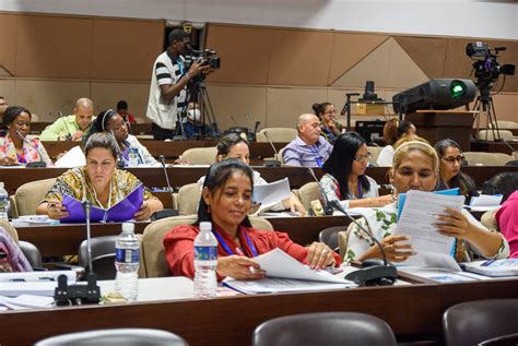 Eval An Diputados Cubanos Marcha Del Programa Nacional Para El Adelanto