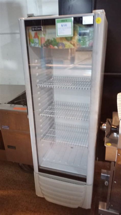 Free Delivery And Warranty Valenti Single Glass Door Chiller Display Chiller Beverage