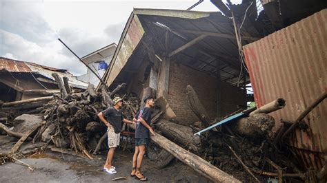 Aumentan A 41 Los Muertos Por Las Inundaciones Y Las Avalanchas De Lodo