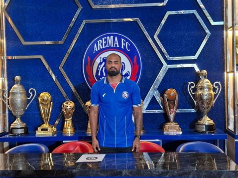 Arema Fc Dapatkan Bek Tangguh Pss Sleman