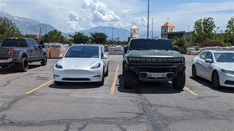 Size comparison with a Hummer EV for anyone interested. : r/ModelY