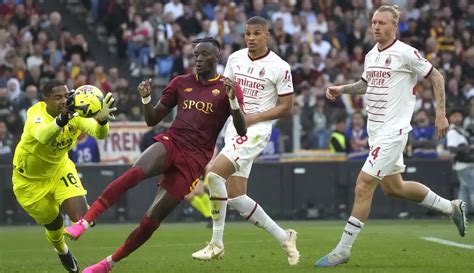 Foto Dua Gol Dramatis Di Masa Injury Time Ac Milan Paksa As Roma