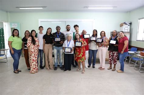 Idosos do Cras Açu recebem certificado de conclusão de projeto de