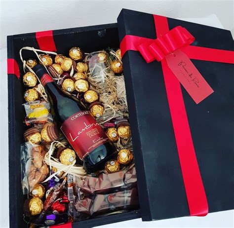 Caja De Regalo Con Botella De Vino Y Chocolates Cestas De Regalo De