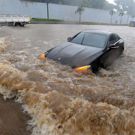 Asuransi Kendaraan Di Musim Penghujan Proteksi Banjir