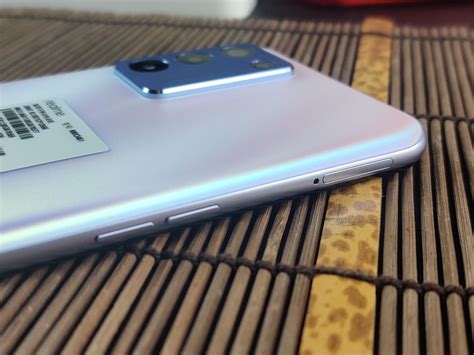 Realme Q3s