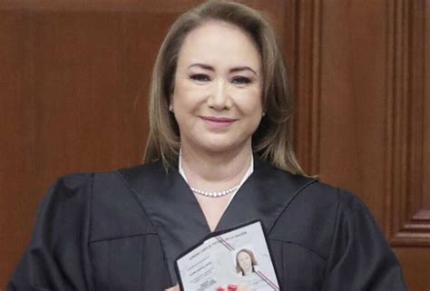 Le gana Yasmín Esquivel a la UNAM en caso del plagio