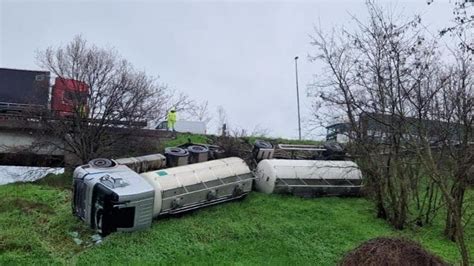 Incidente Stradale A Fidenza Camion Nella Scarpata Chiude La