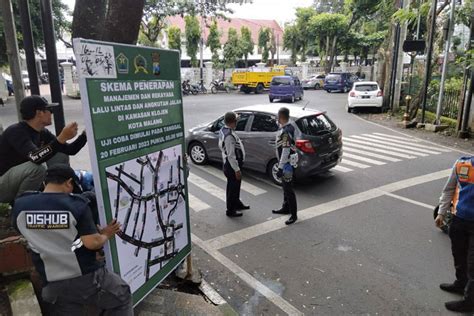 Banner Skema Satu Arah Kayutangan Malang Mulai Terpasang Jelang Uji