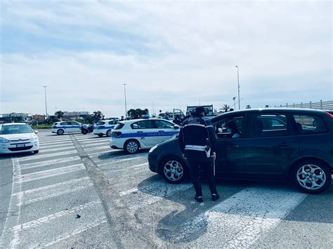 Zona Rossa Le Immagini Da Ostia E Fiumicino Controlli E Poche Persone