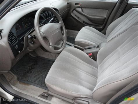 Beige Interior 1996 Toyota Camry DX Sedan Photo #41466234 | GTCarLot.com