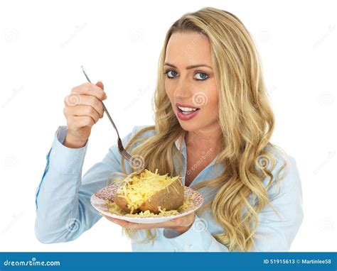 Jeune Femme D Une Chevelure Blonde Mangeant Une Pomme De Terre Cuite Au