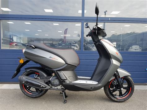 Peugeot Kisbee Cm Scooter Km Gris St Martin