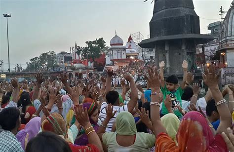 Haridwar Holy City Travel Guide Haridwar Tour Guide Travel Tips