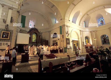 malate church interior manila philippines Stock Photo - Alamy