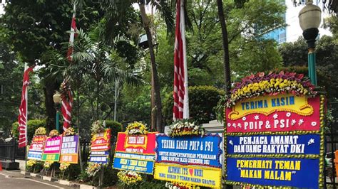 Penampakan Gedung Dprd Dki Dibanjiri Karangan Bunga Dukungan Hak