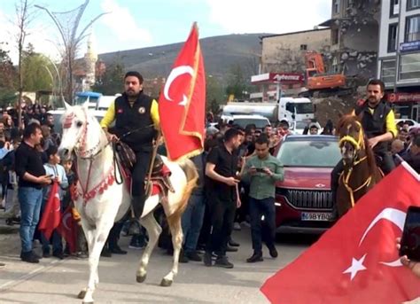 Bayburtta Togga cirit atıyla karşılama jurnalci