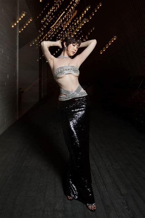 Hơn bức ảnh Ngọc Trinh diện bikini khoả thân gợi cảm GáiXinh