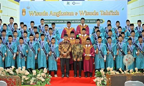 Wisuda 222 Santri Mahyeldi Apresiasi Perguruan Ar Risalah Dalam