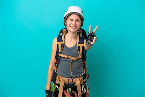 Mulher Jovem Alpinista Inglesa Isolada Em Fundo Azul Sorrindo E